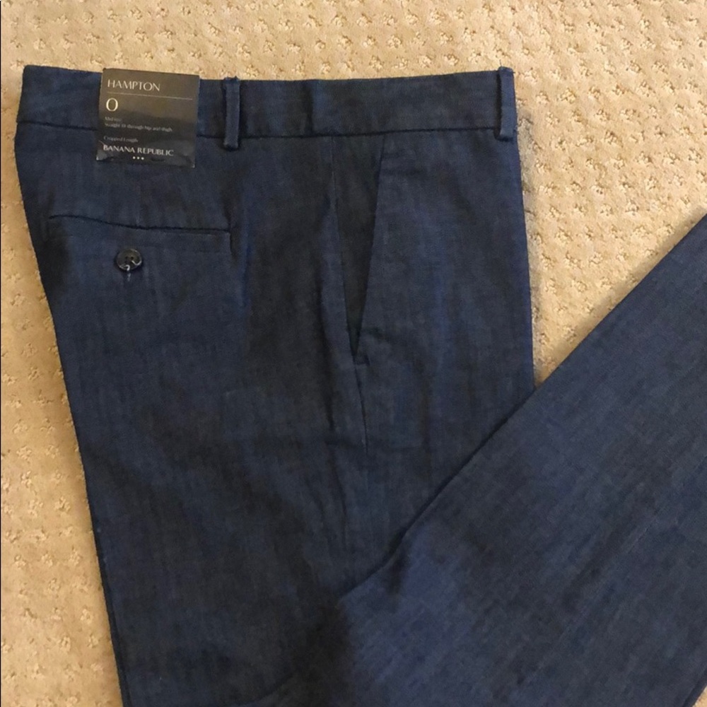 Cropped Jean mid rise pants.